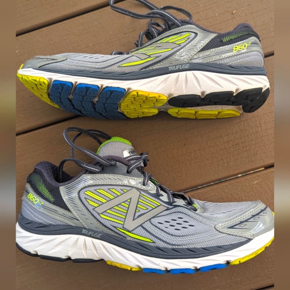 New Balance Support Men's 860 v7 2E